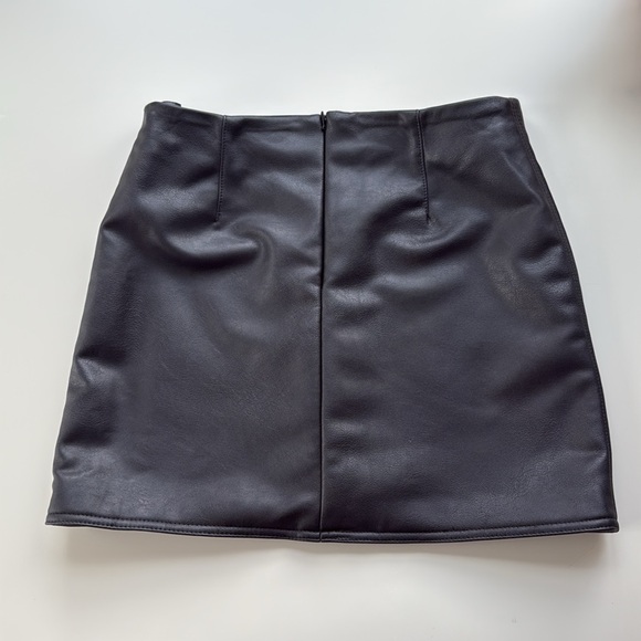 H&M Black Faux Leather Mini Skirt – Size 6 (EU 38) - Picture 6 of 10